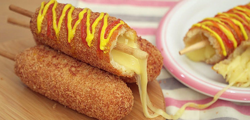 Hotdog xúc xích phomai (1 cái)
